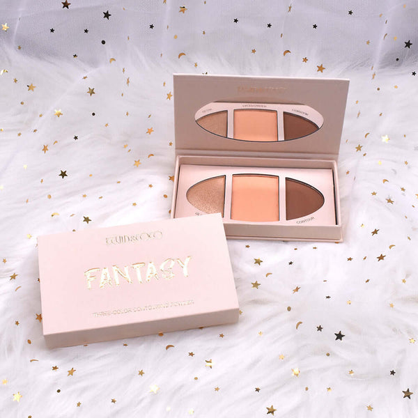 Pressed contouring palette with matte shadow in tricolor, ideal for general skin types, showcasing a natural highlight effect.
