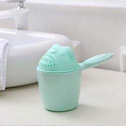 Baby shampoo cup in light green, designed for children 6 months and older, ideal for a hassle-free bath time experience.