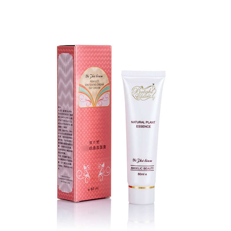 Hydrating skin care set featuring Beautiful Skin Combination with natural plant essence for brightening and pore shrinking.